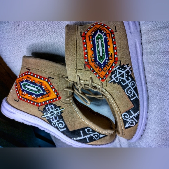 Shoes - Picture 6 of 7